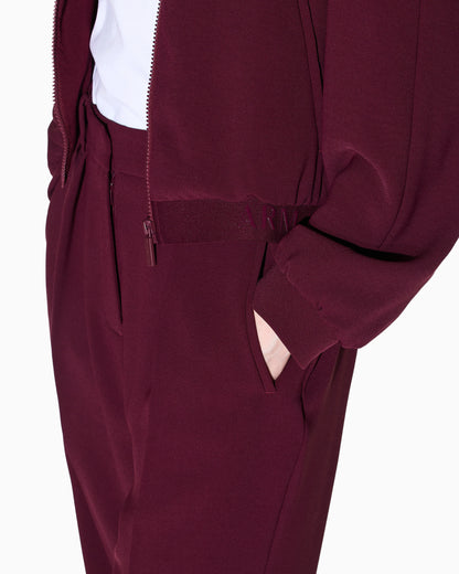 Trousers with pleats in flowing fabric