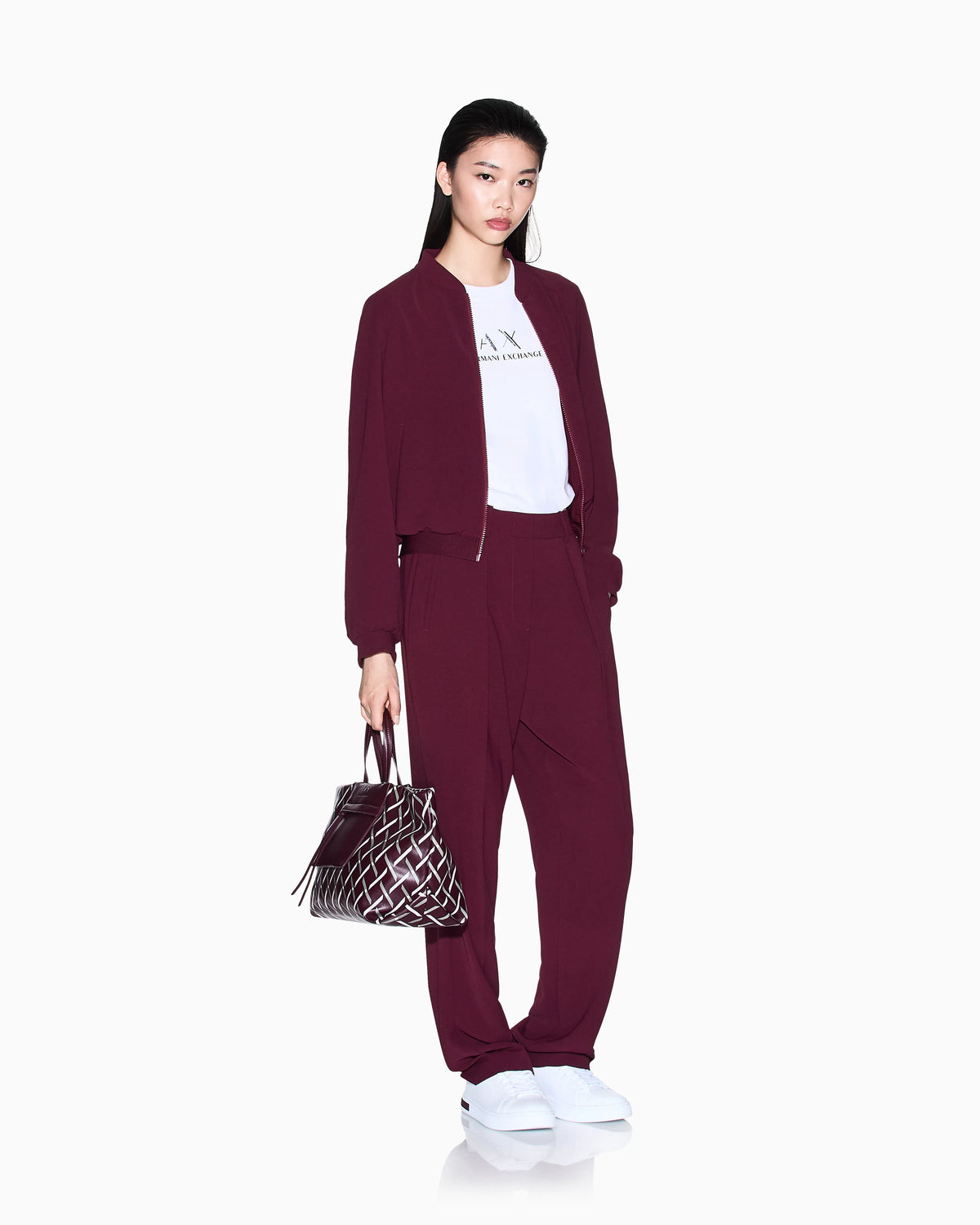 Trousers with pleats in flowing fabric