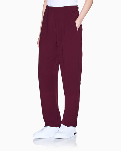 Trousers with pleats in flowing fabric