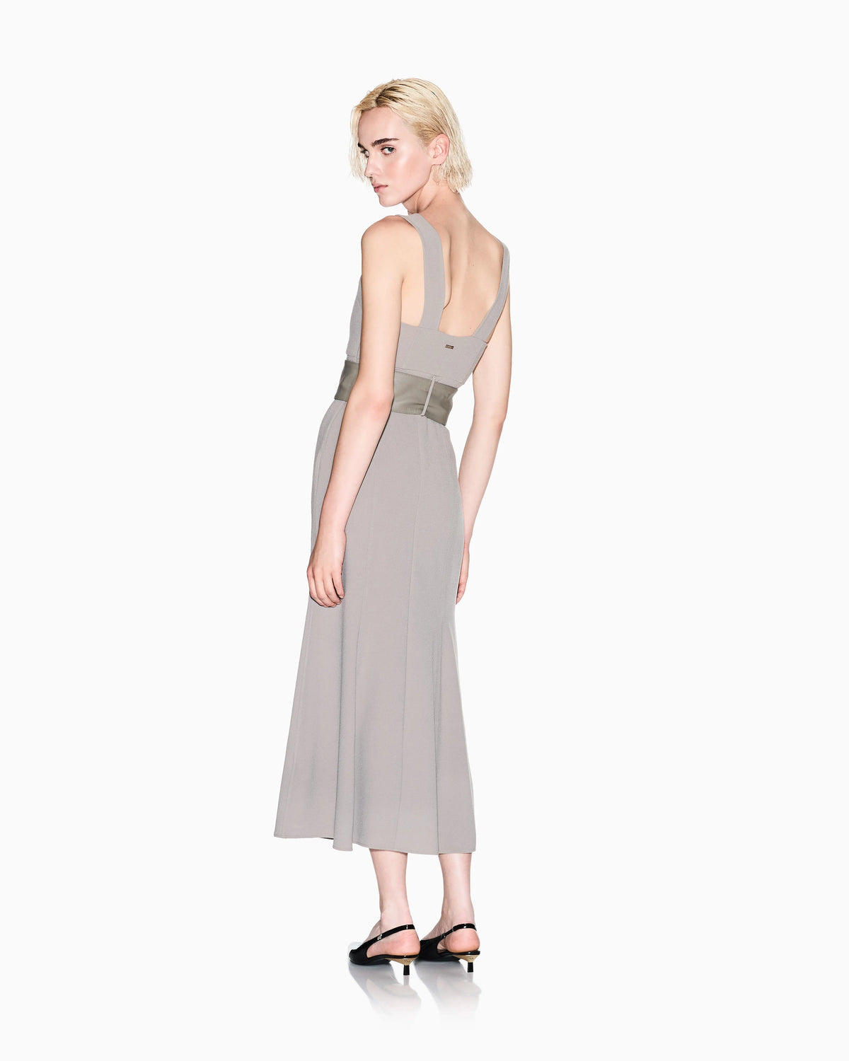 Longuette dress with belt
