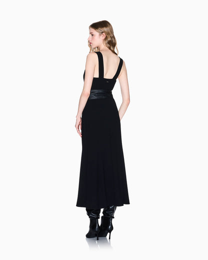 Longuette dress with belt