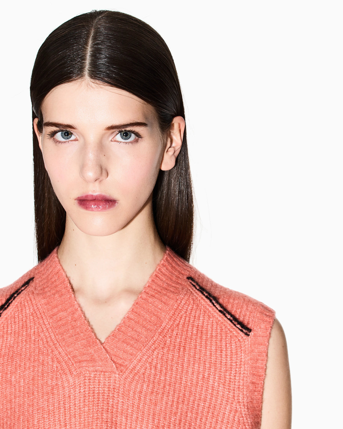 Sleeveless knitted vest