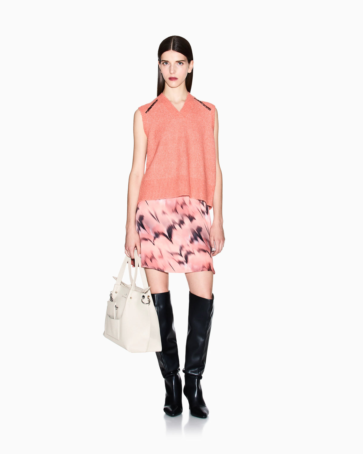 Sleeveless knitted vest
