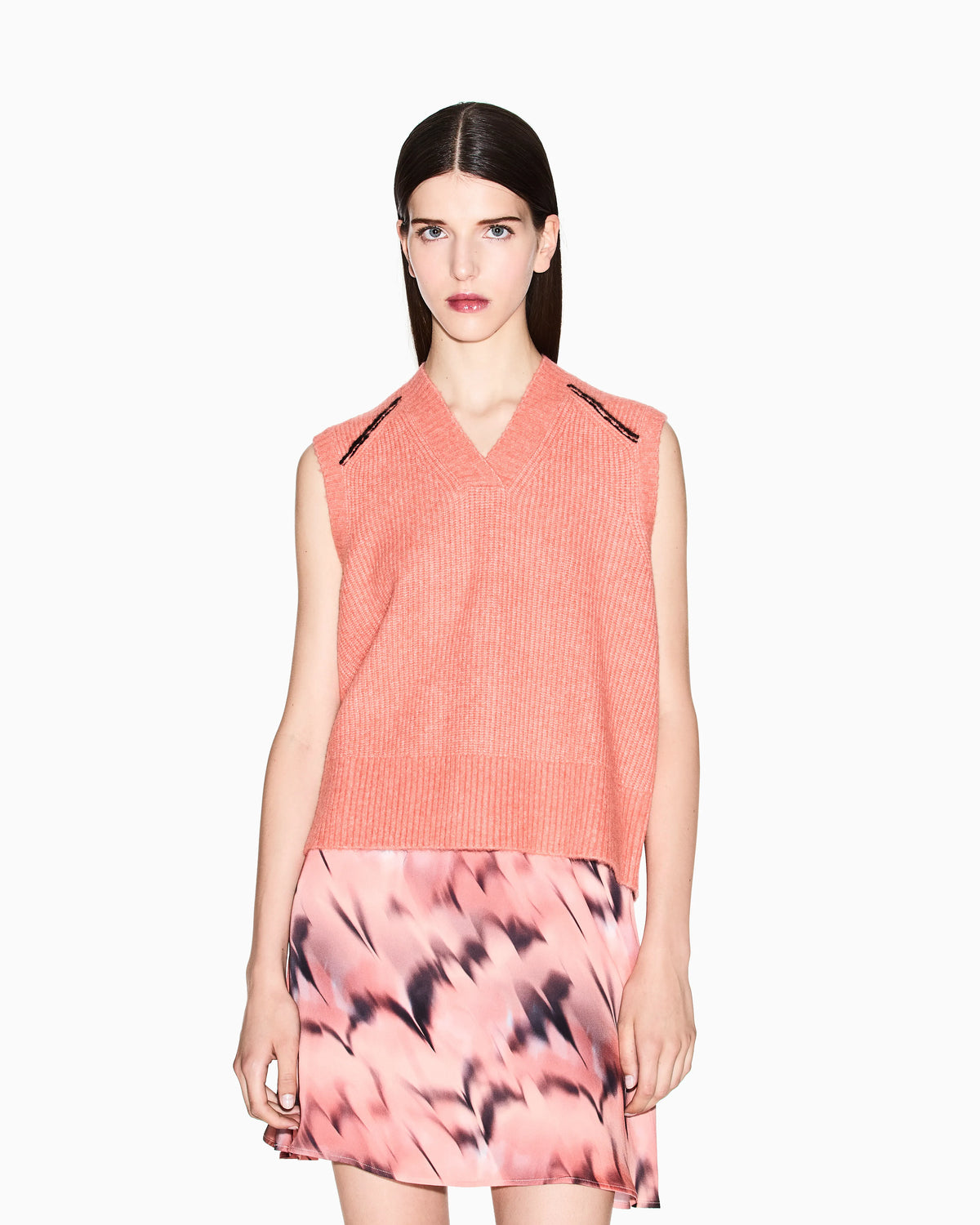 Sleeveless knitted vest