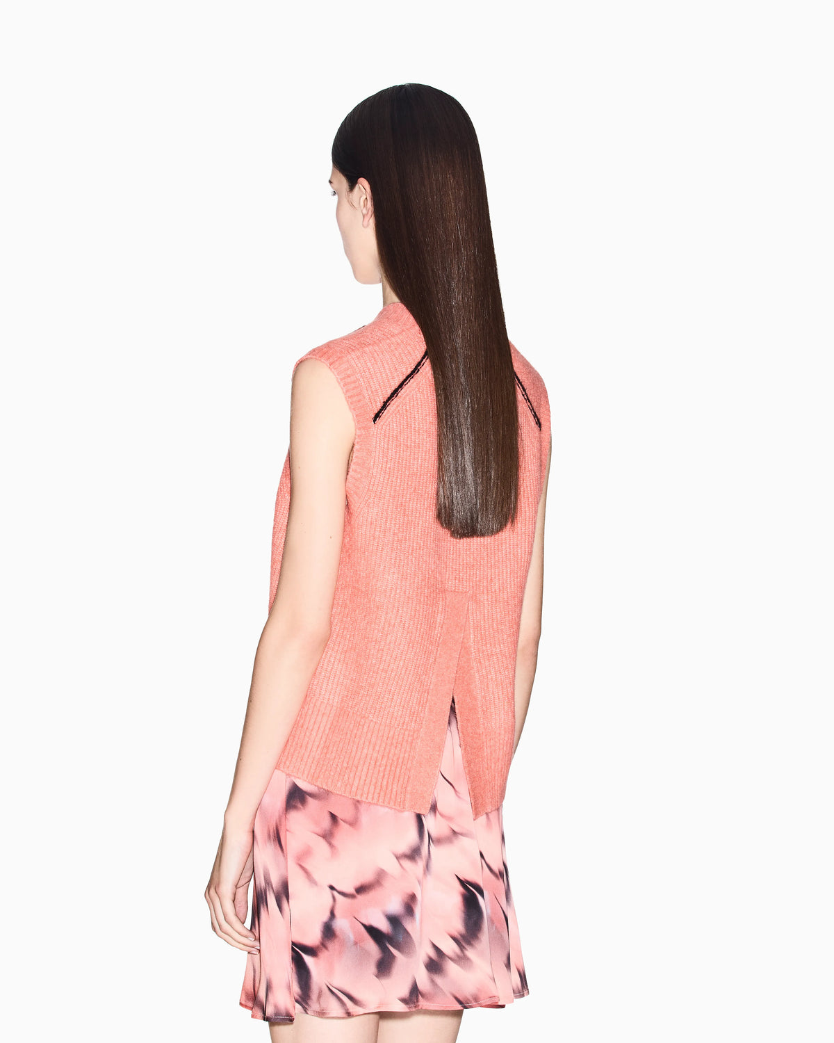 Sleeveless knitted vest