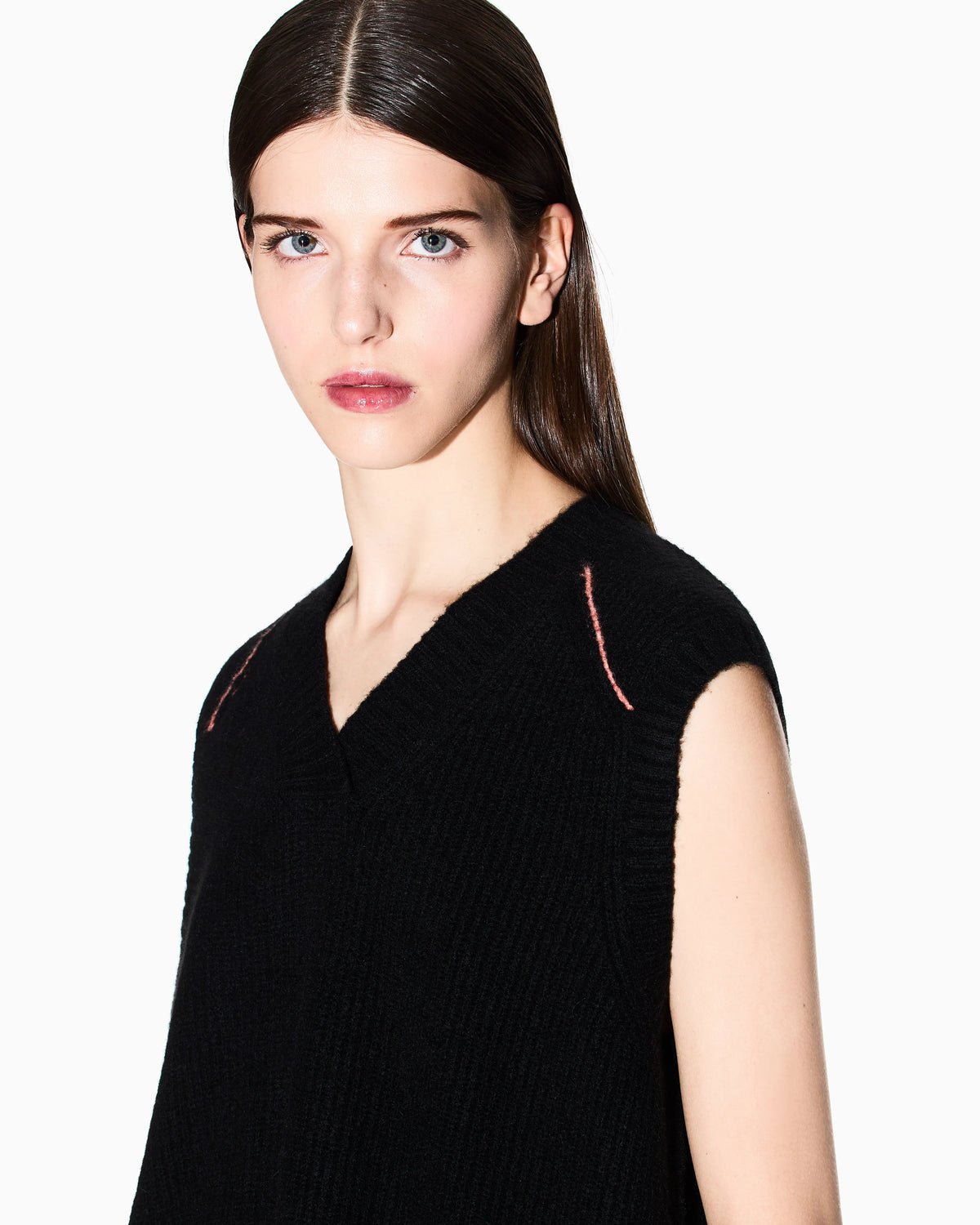 Sleeveless knitted vest