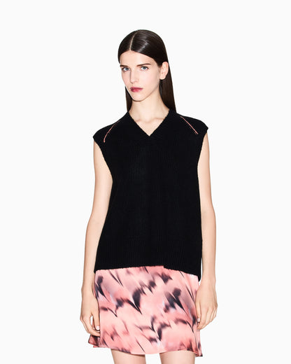 Sleeveless knitted vest
