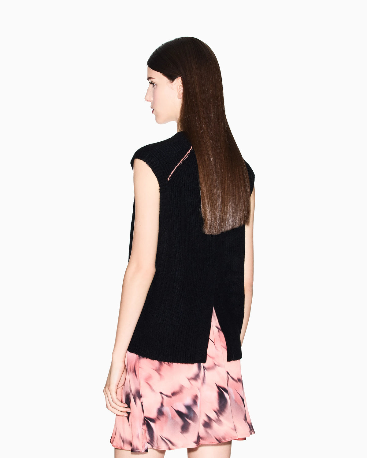 Sleeveless knitted vest