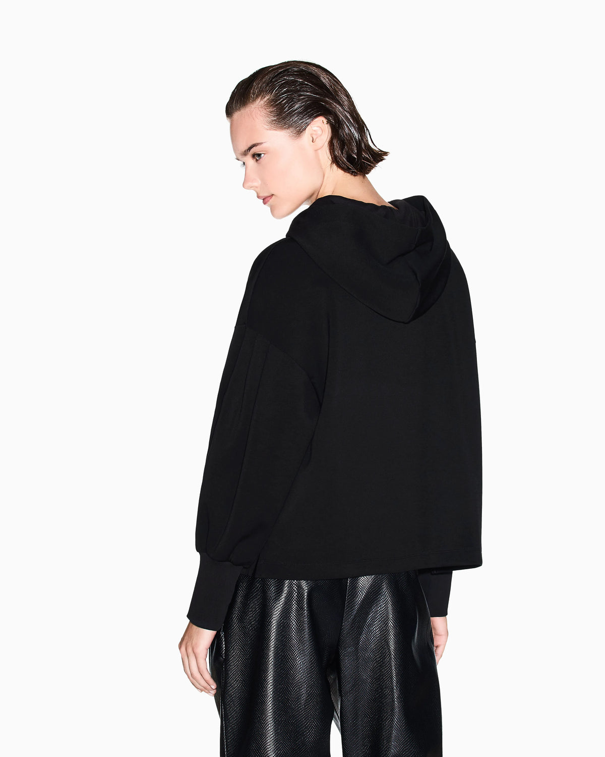 Sweatshirt with wide sleeves