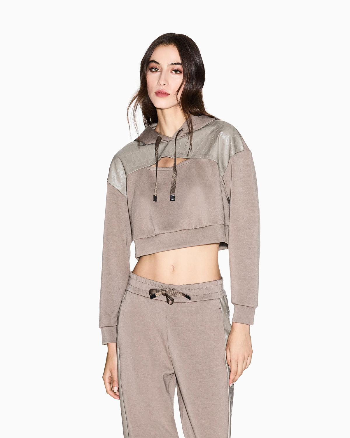 Cropped sweatshirt with cut out