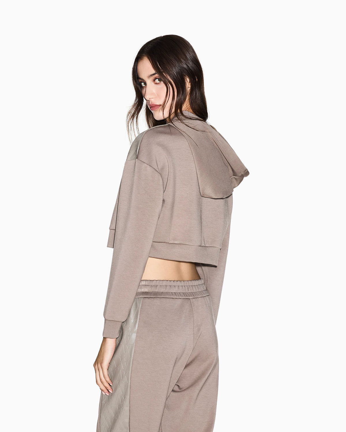 Cropped sweatshirt with cut out