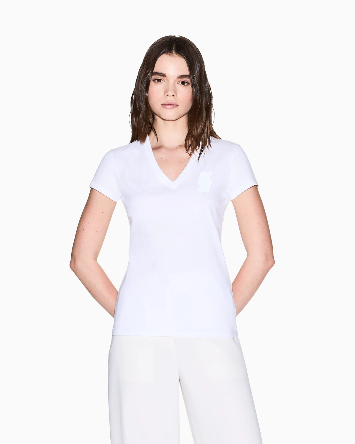 V-neck T-shirt with metal logo