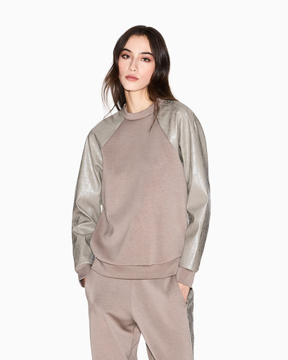 Sweatshirt with contrasting sleeves