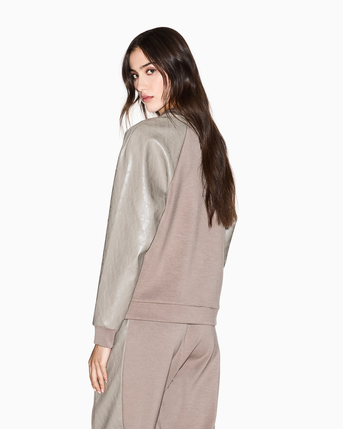 Sweatshirt with contrasting sleeves