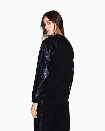 Sweatshirt with contrasting sleeves