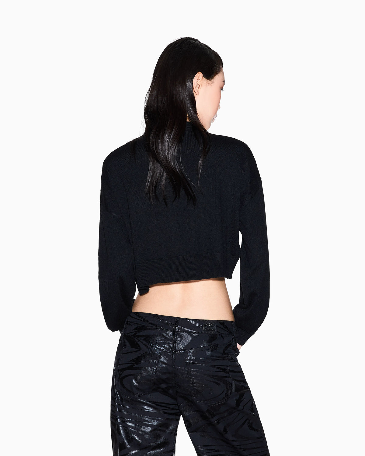 Cropped sweater with sequins