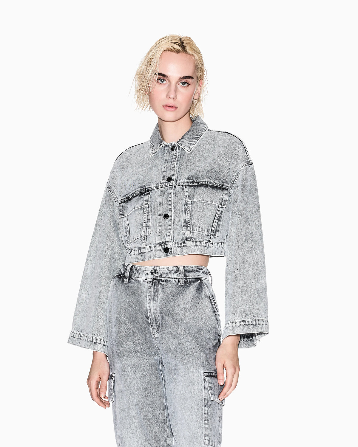Cropped jacket in used-effect denim