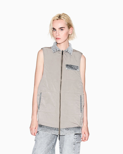 Cargo jeans with an over-fit cargo