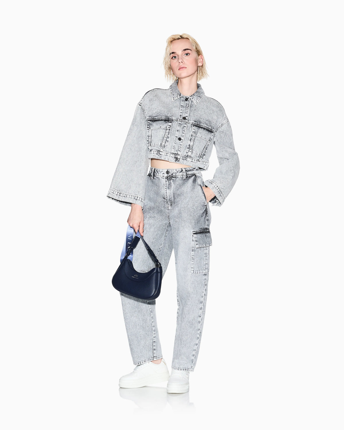 Cargo jeans with an over-fit cargo