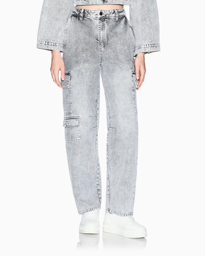 Cargo jeans with an over-fit cargo
