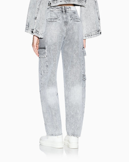 Cargo jeans with an over-fit cargo