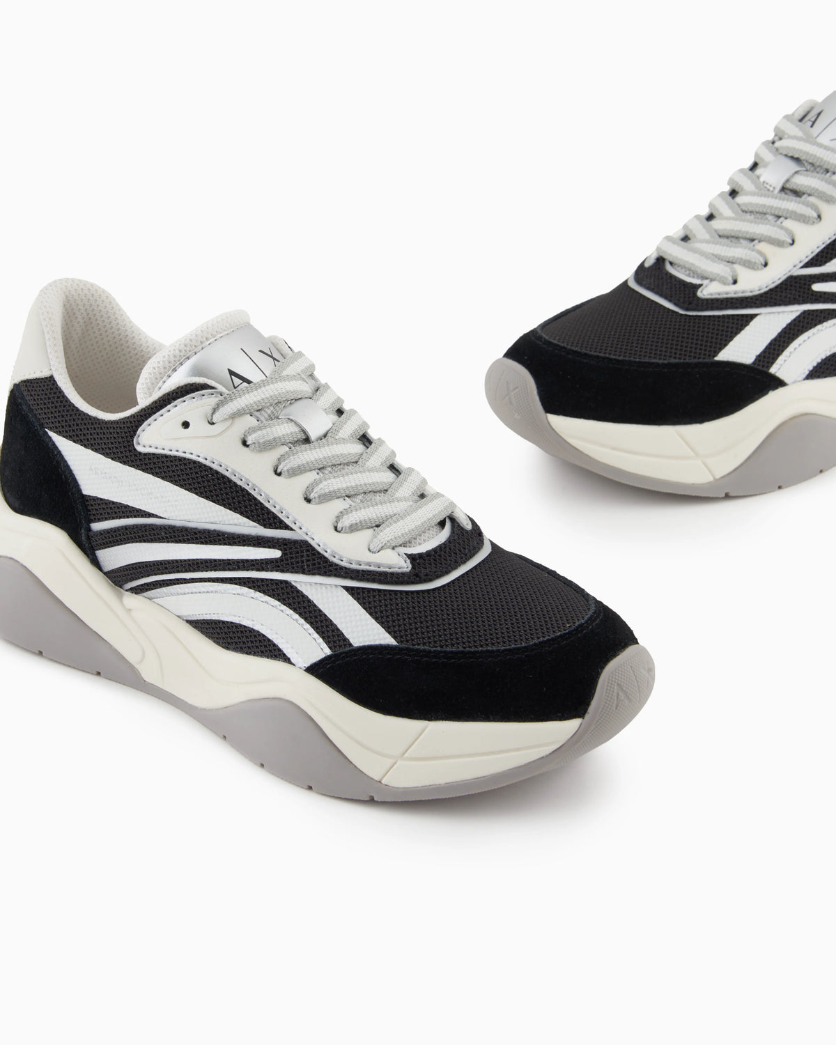 Leather sneakers with contrasting inserts