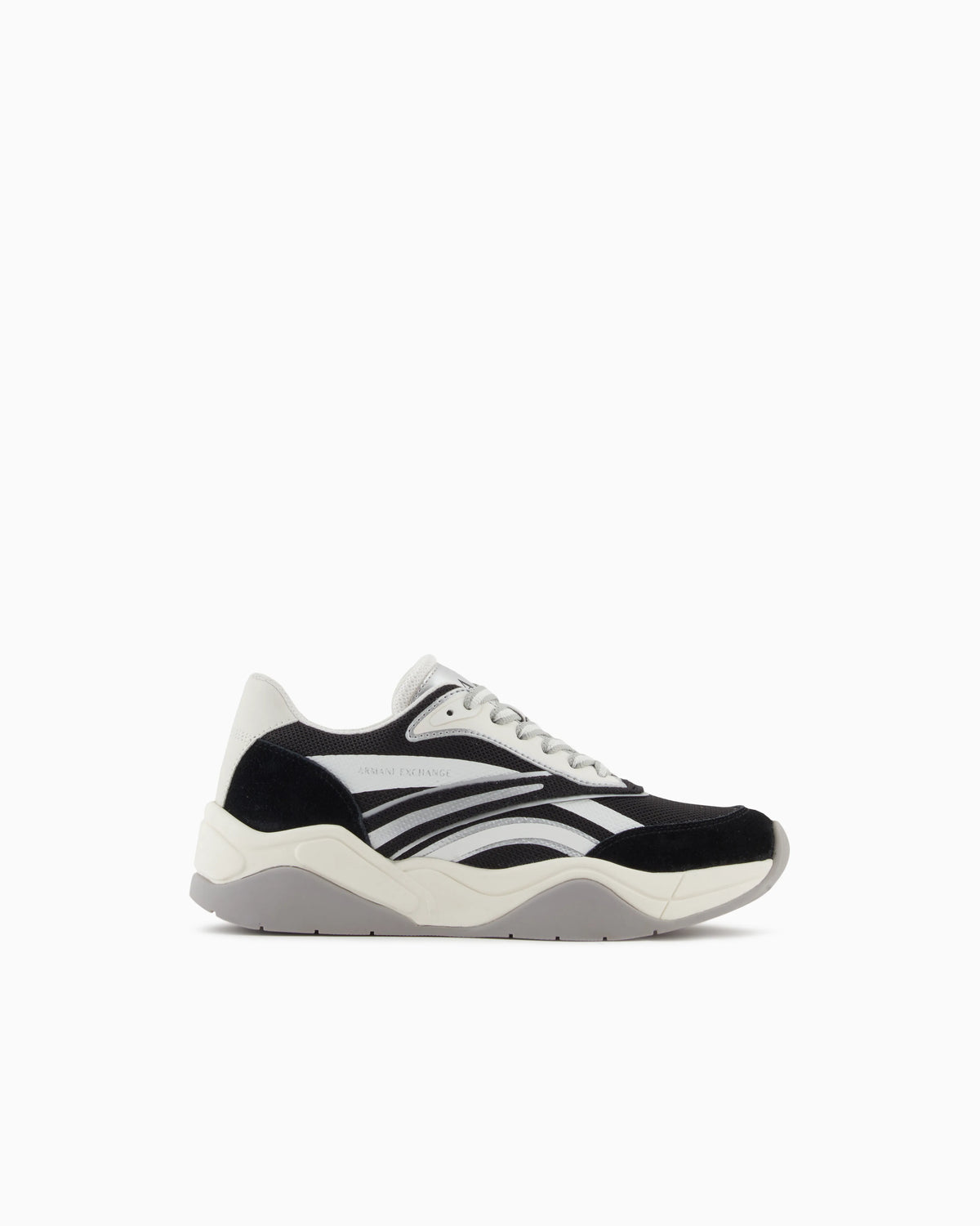 Leather sneakers with contrasting inserts