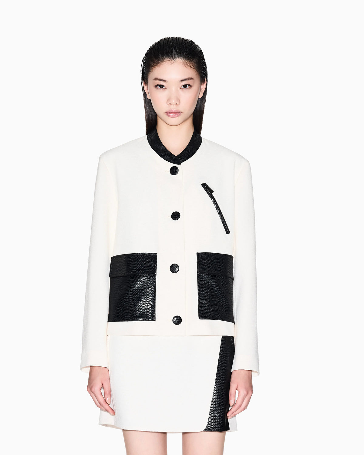 Short jacket in structured fabric
