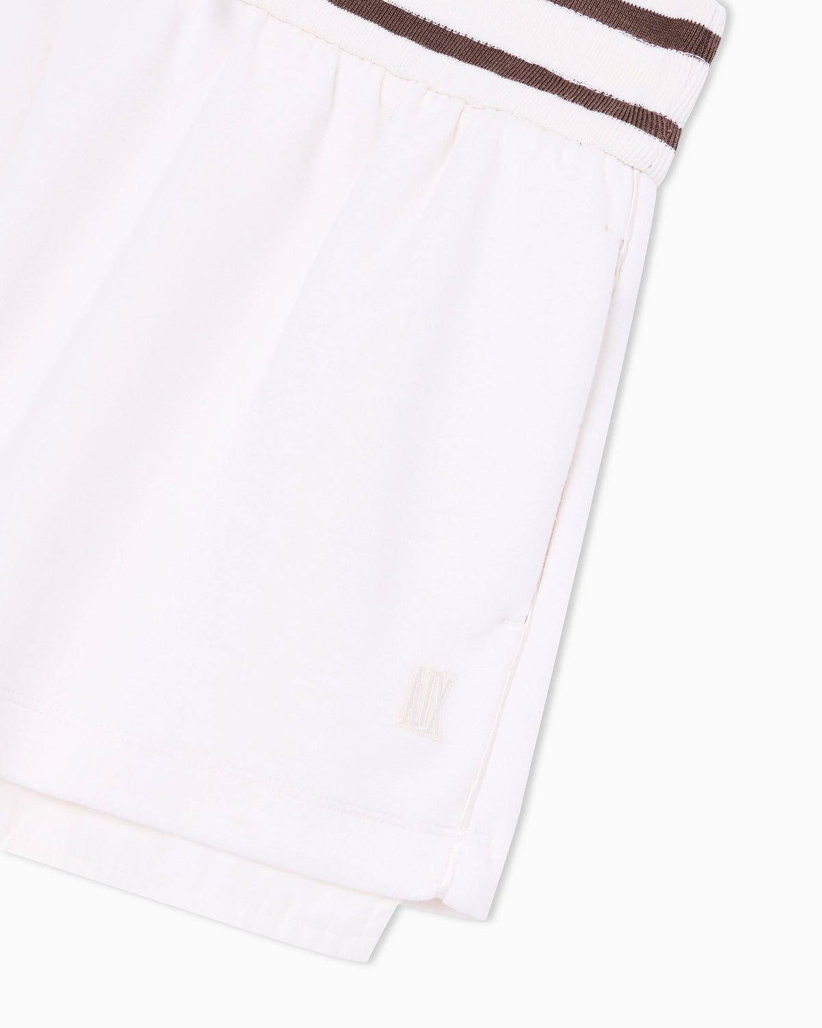 Shorts with contrasting profile
