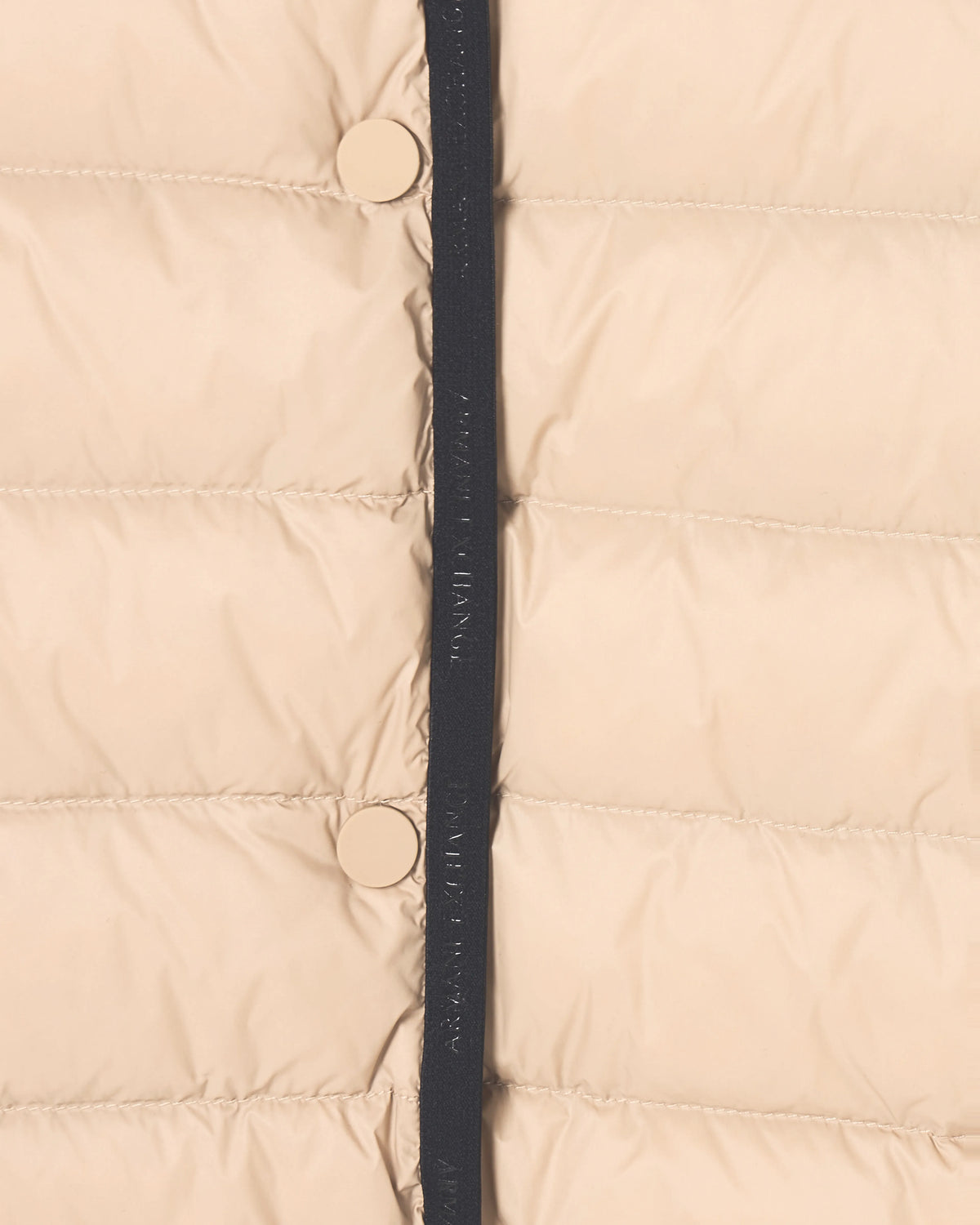 Short down jacket with quilted hood