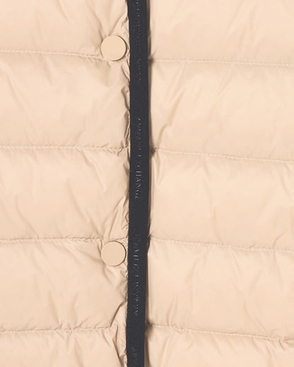 Short down jacket with quilted hood