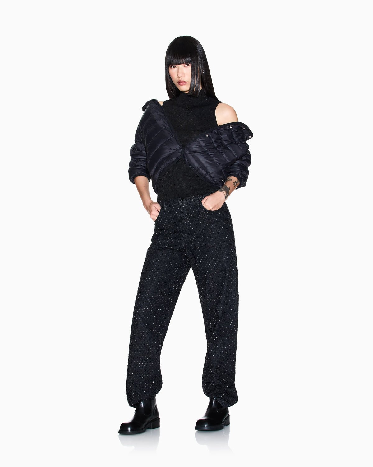 Short down jacket with quilted hood