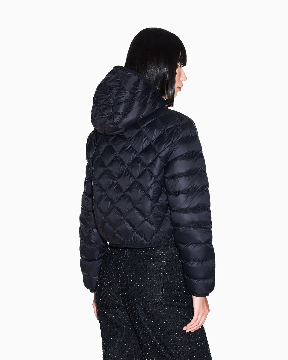 Short down jacket with quilted hood