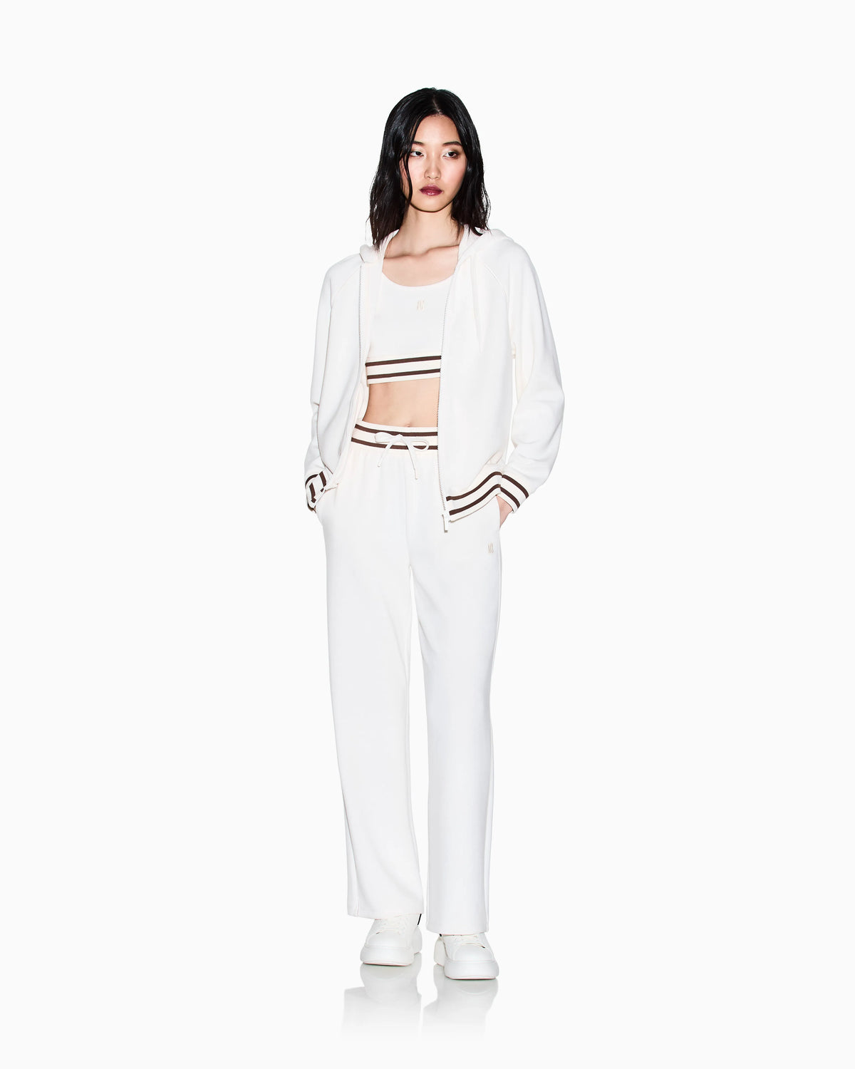 Jogger pants with contrasting trims