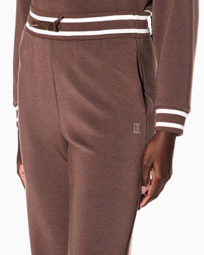 Jogger pants with contrasting trims