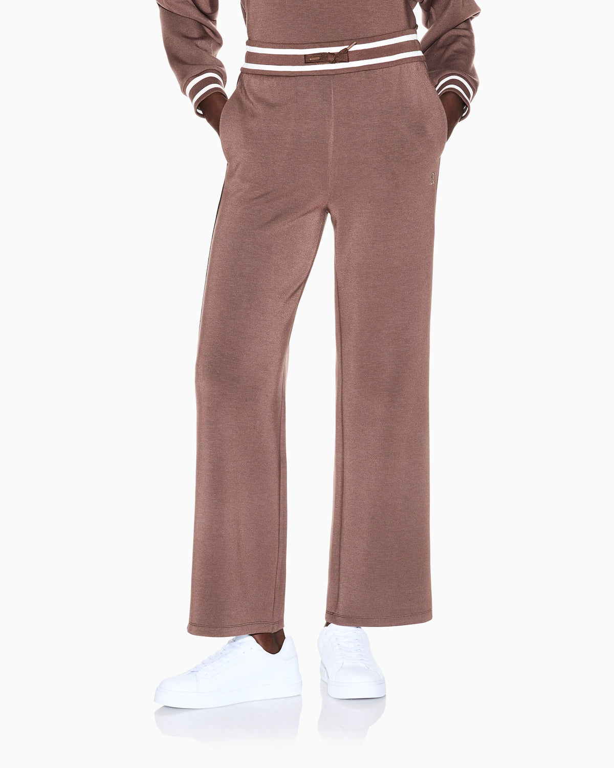 Jogger pants with contrasting trims