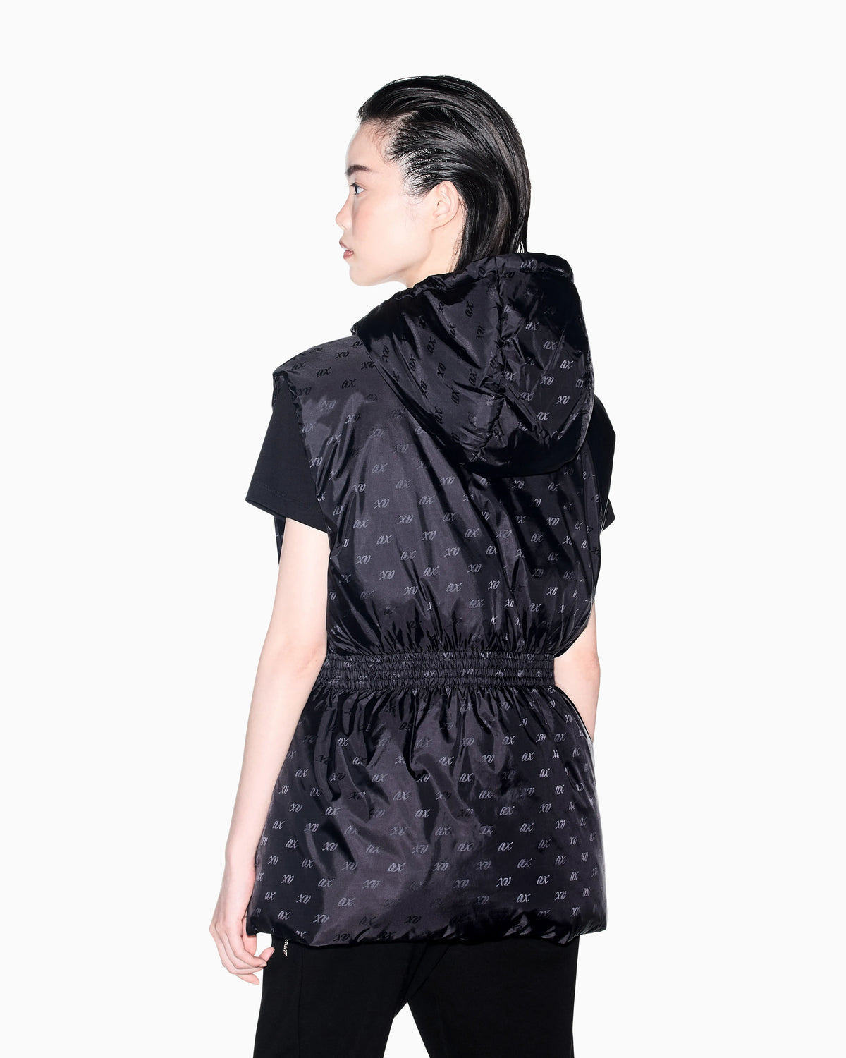 Sleeveless jacket in recycled nylon jacquard
