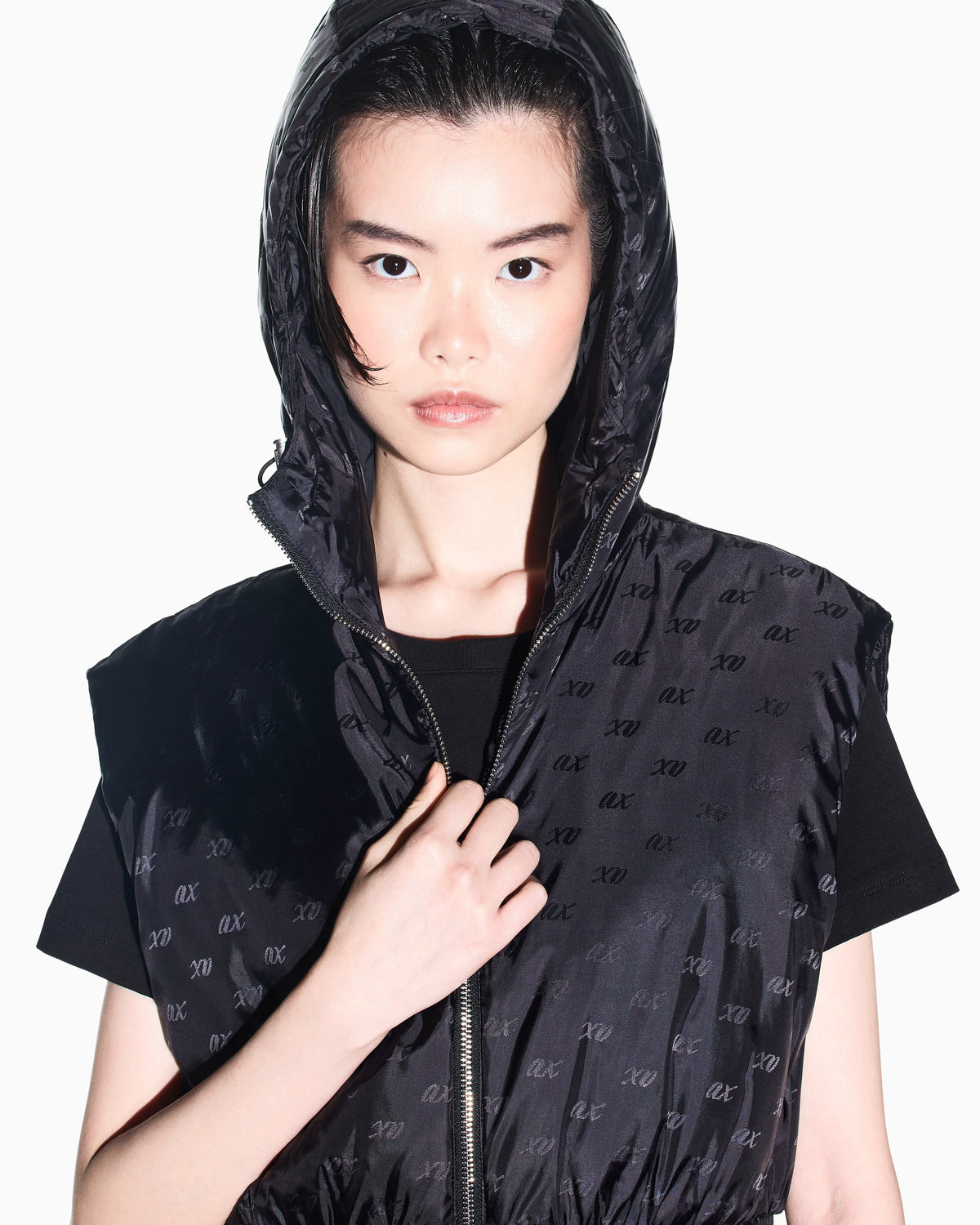 Sleeveless jacket in recycled nylon jacquard