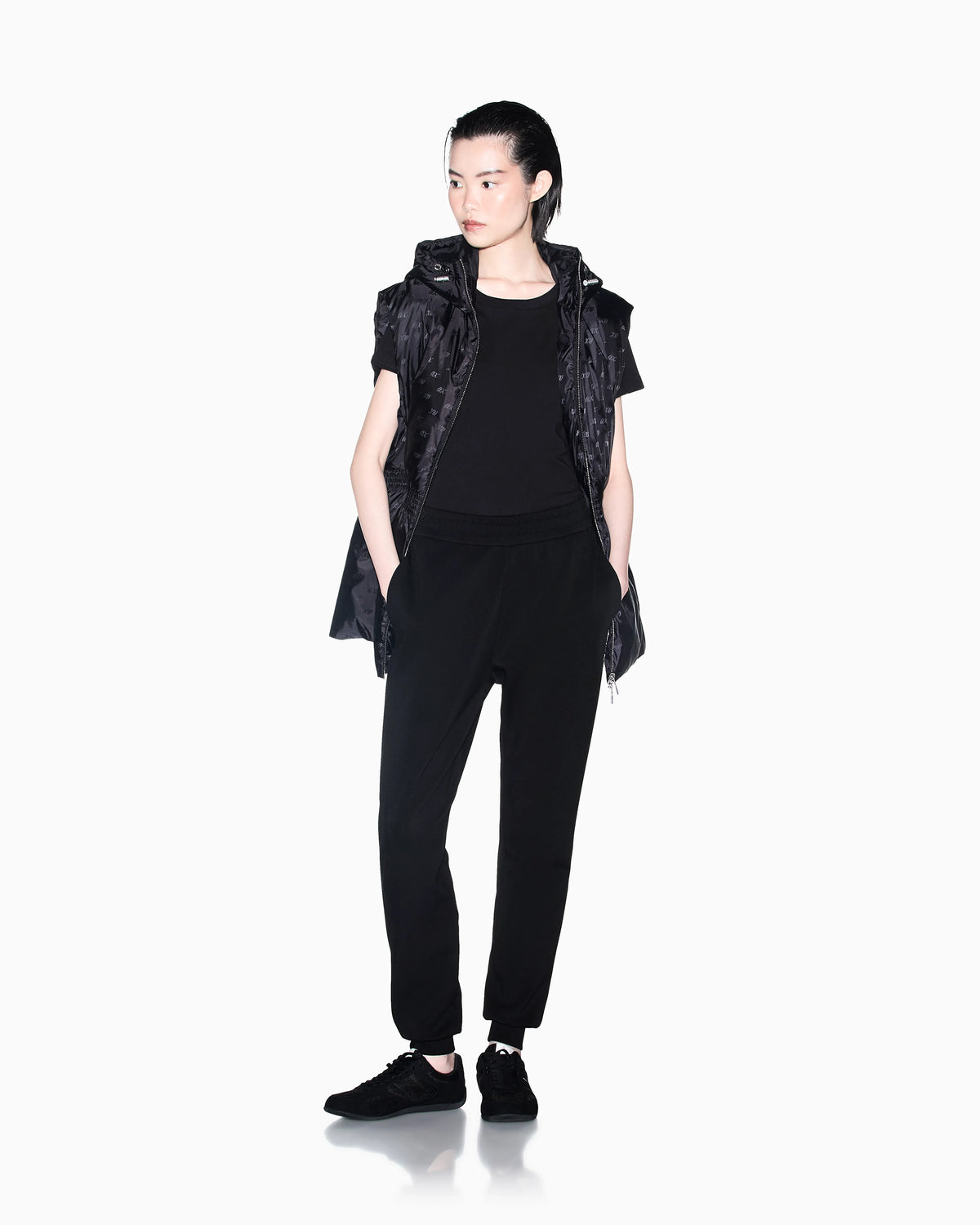 Sleeveless jacket in recycled nylon jacquard
