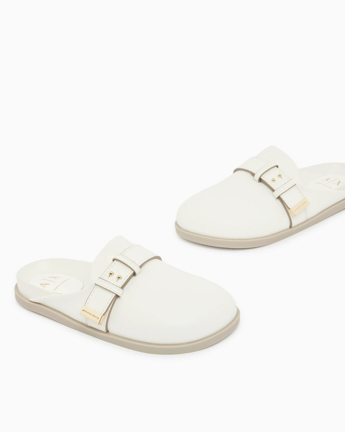 Sabot with buckle and gold detail