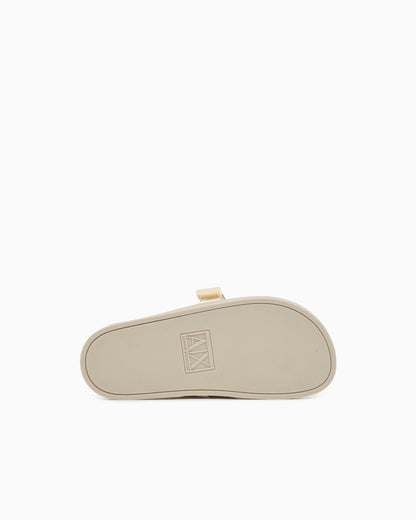 Sabot with buckle and gold detail