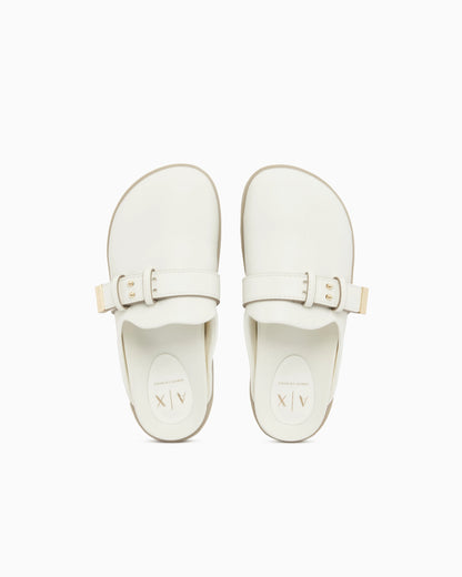 Sabot with buckle and gold detail