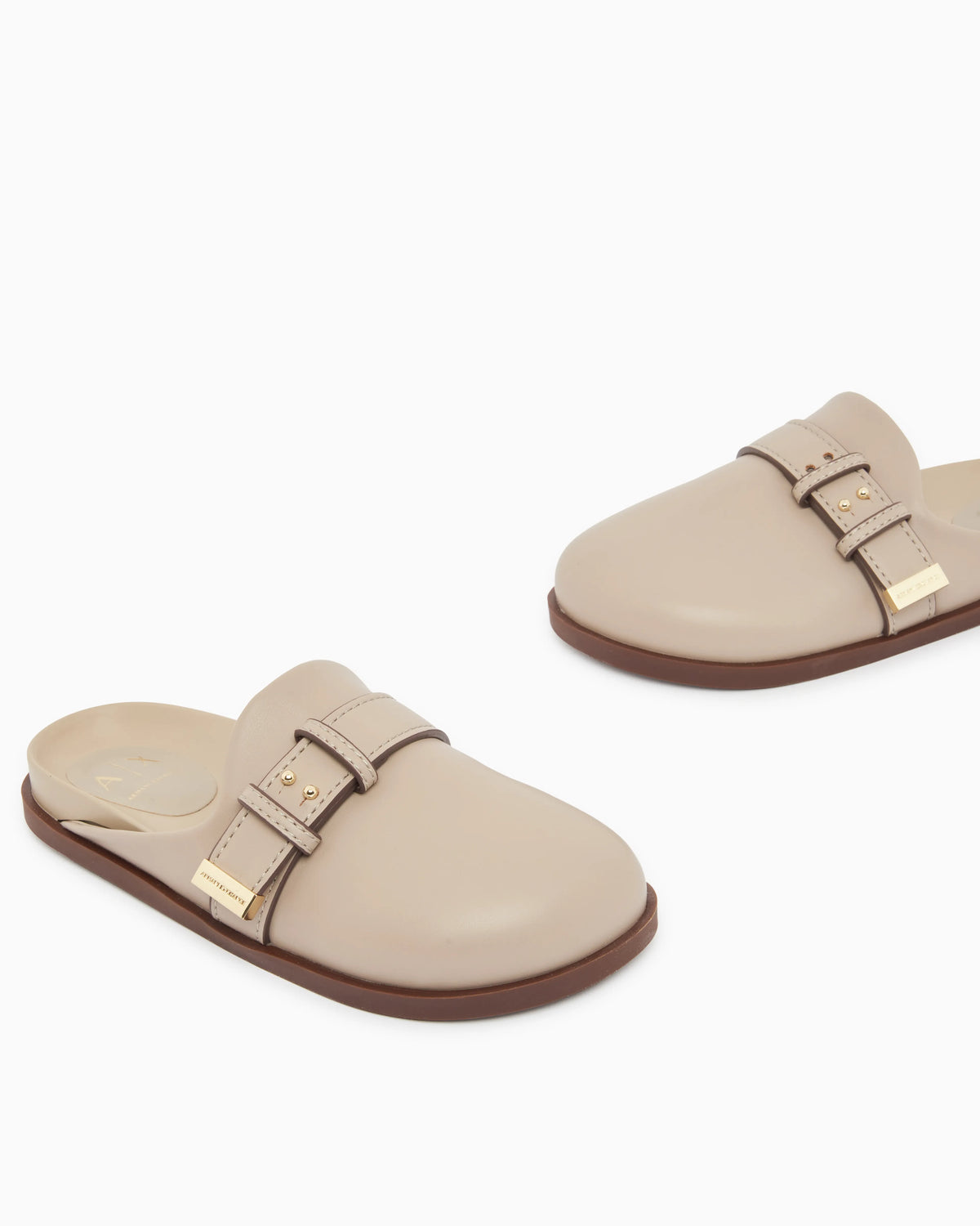 Sabot with buckle and gold detail