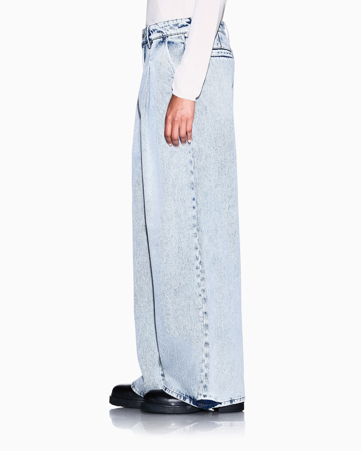 High-waisted wide-leg cotton denim jeans with welt pockets
