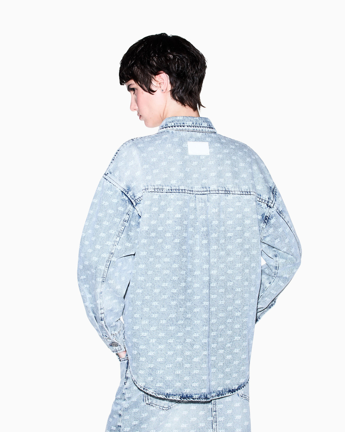 regular fit shirt in rigid denim with allover print