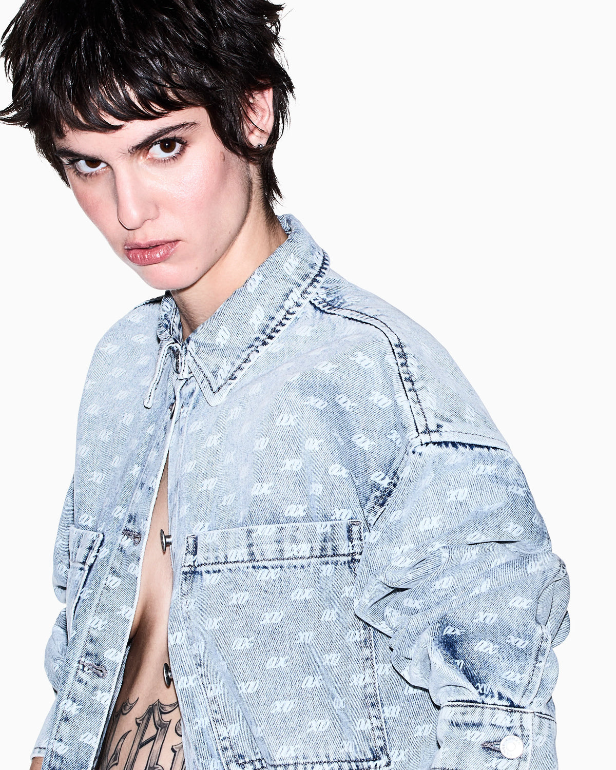 regular fit shirt in rigid denim with allover print