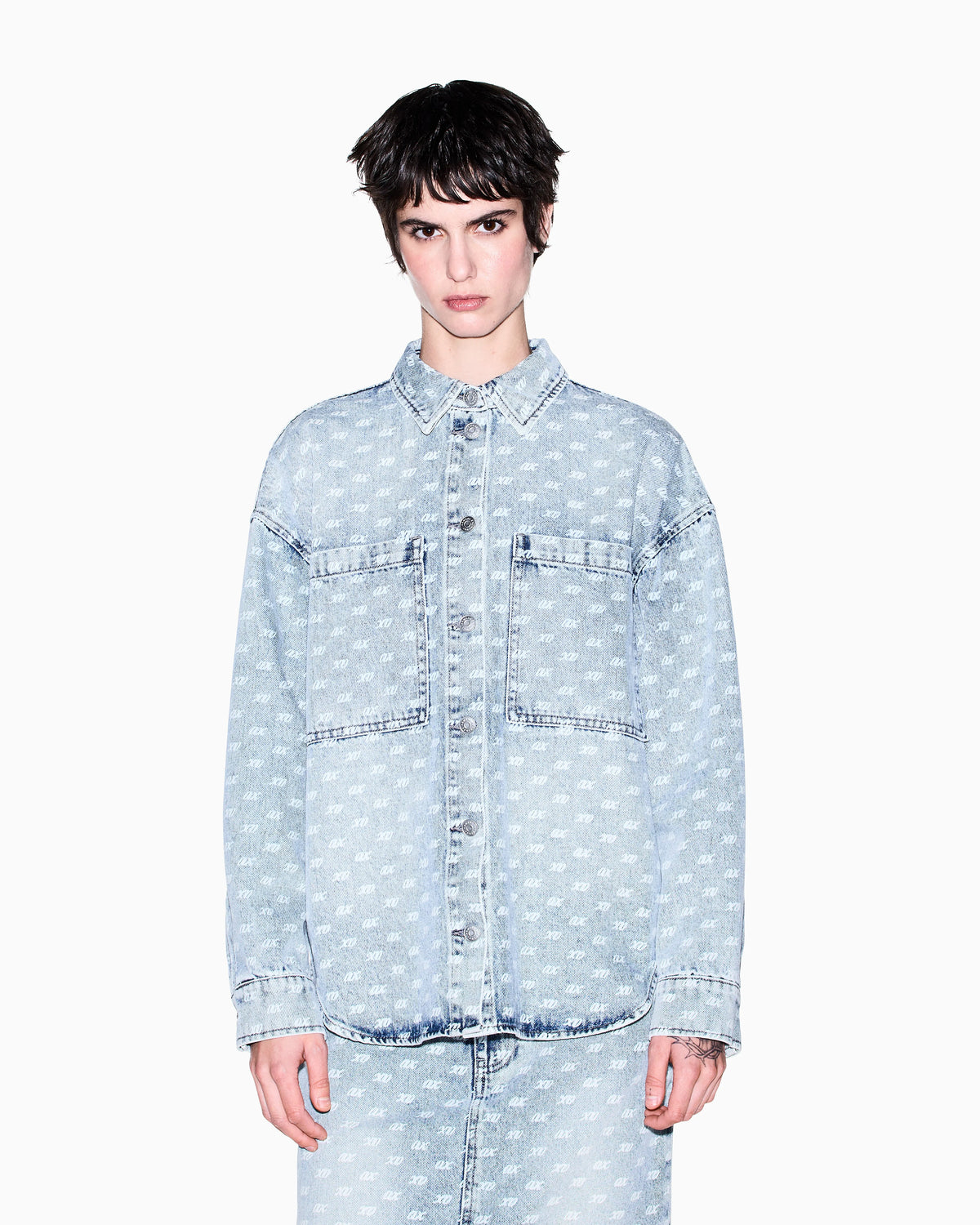 regular fit shirt in rigid denim with allover print