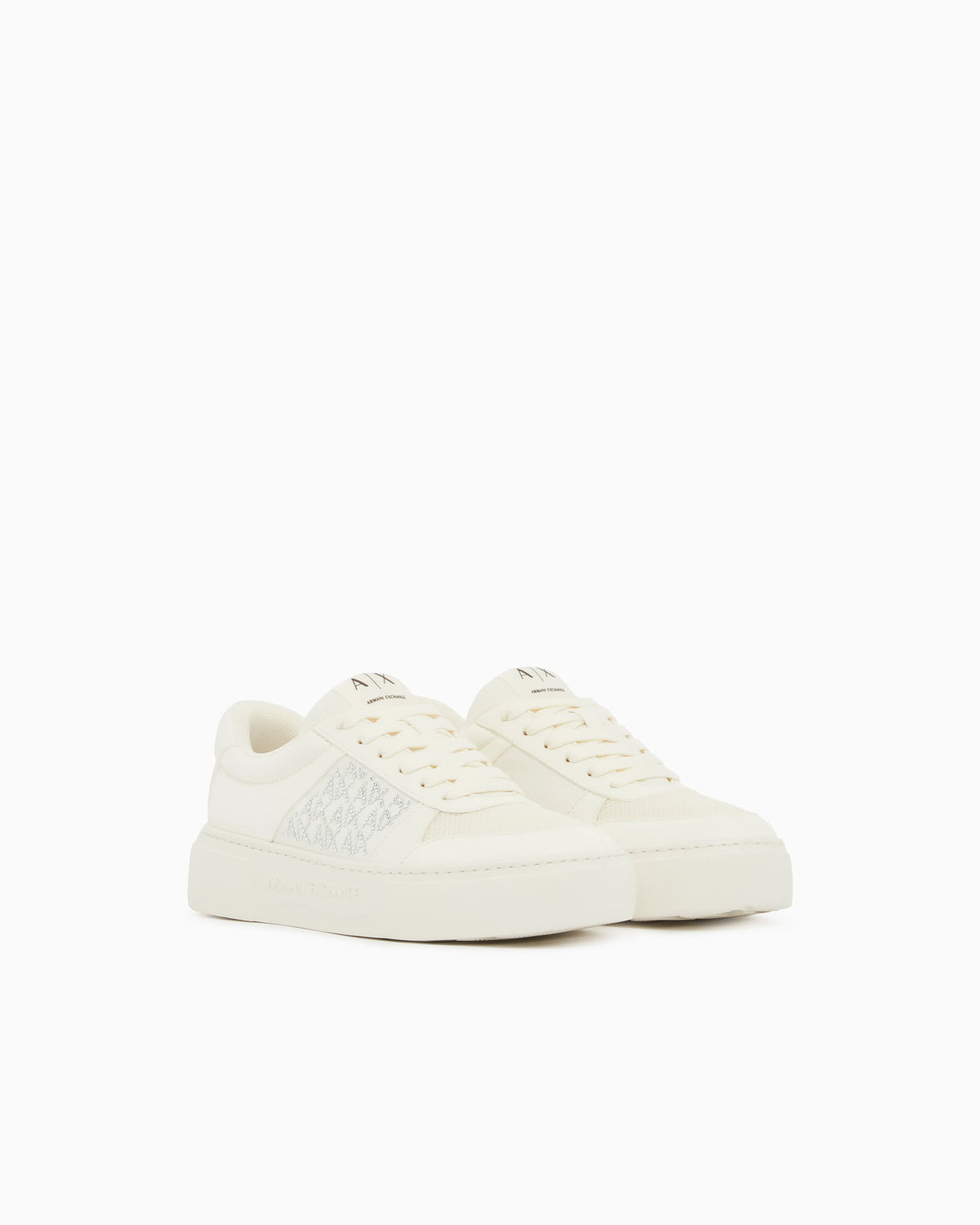 Lace-up low-top sneakers in textured mesh with a thick sole
