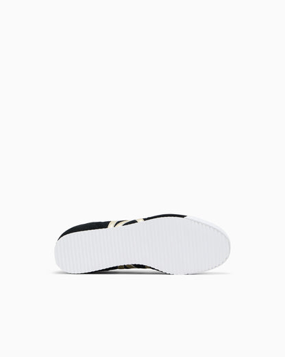 Sneakers in suede and mesh with reflective details
