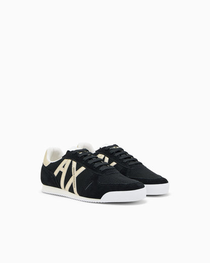 Sneakers in suede and mesh with reflective details